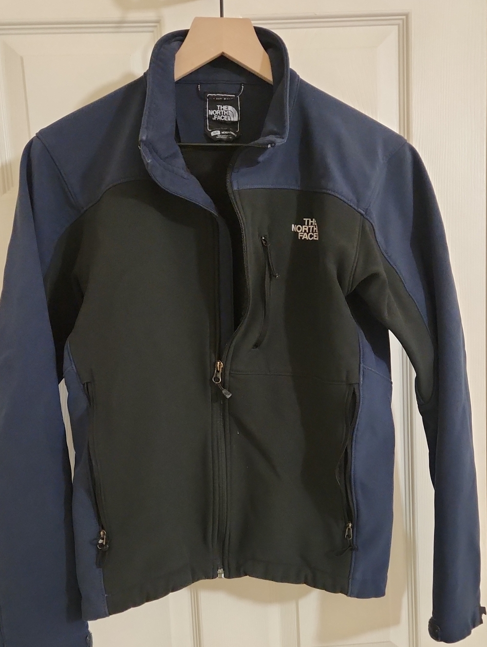 The North Face Men's Black & Navy Softshell Jacket